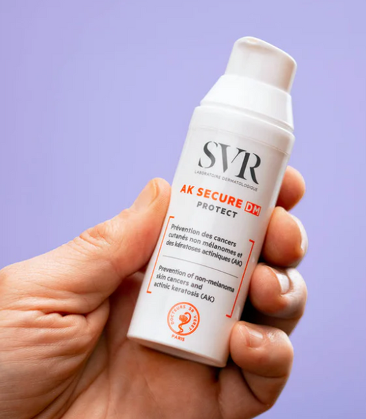 SVR® . AK SECURE DM PROTECT- SUN SECURE 50ml . Ak Secure DM Protect -Sun Secure 50 ml . Tratamiento dermatológico . 1 Pieza de 1Frasco dosificador con 50ml