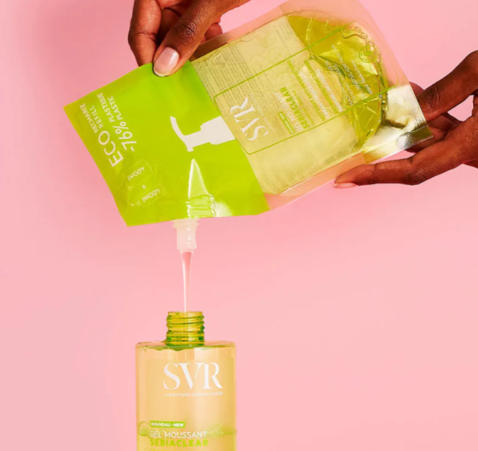 SVR® . SEBIACLEAR GEL MOUSSANT Refill 400ml . Limpiador con gluconolactona y ácido salicílico . Tratamiento Antiacné . 1 Pieza de 1Bolsa con 400ml