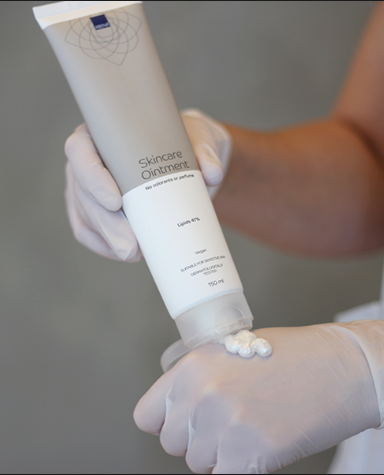 ABENA® . Grey - Skincare Ointment 150ml . Ungüento con 41% lípidos . Tratamiento para dermatitis atópica . 1 Tubo de 1Pza con 150ml